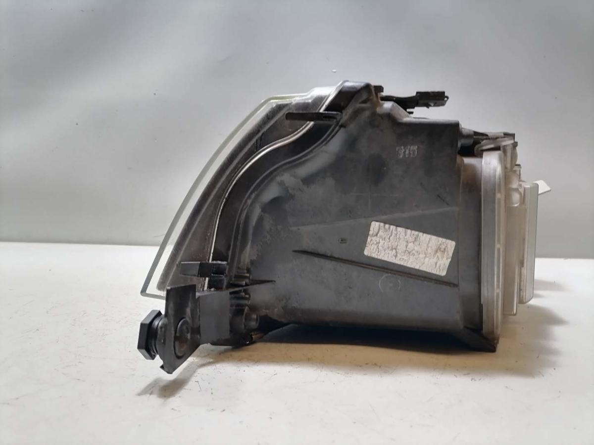 Skoda Fabia 1 6Y original Scheinwerfer vorn rechts Halogen Schwarzer Hintergrund Bj.2003